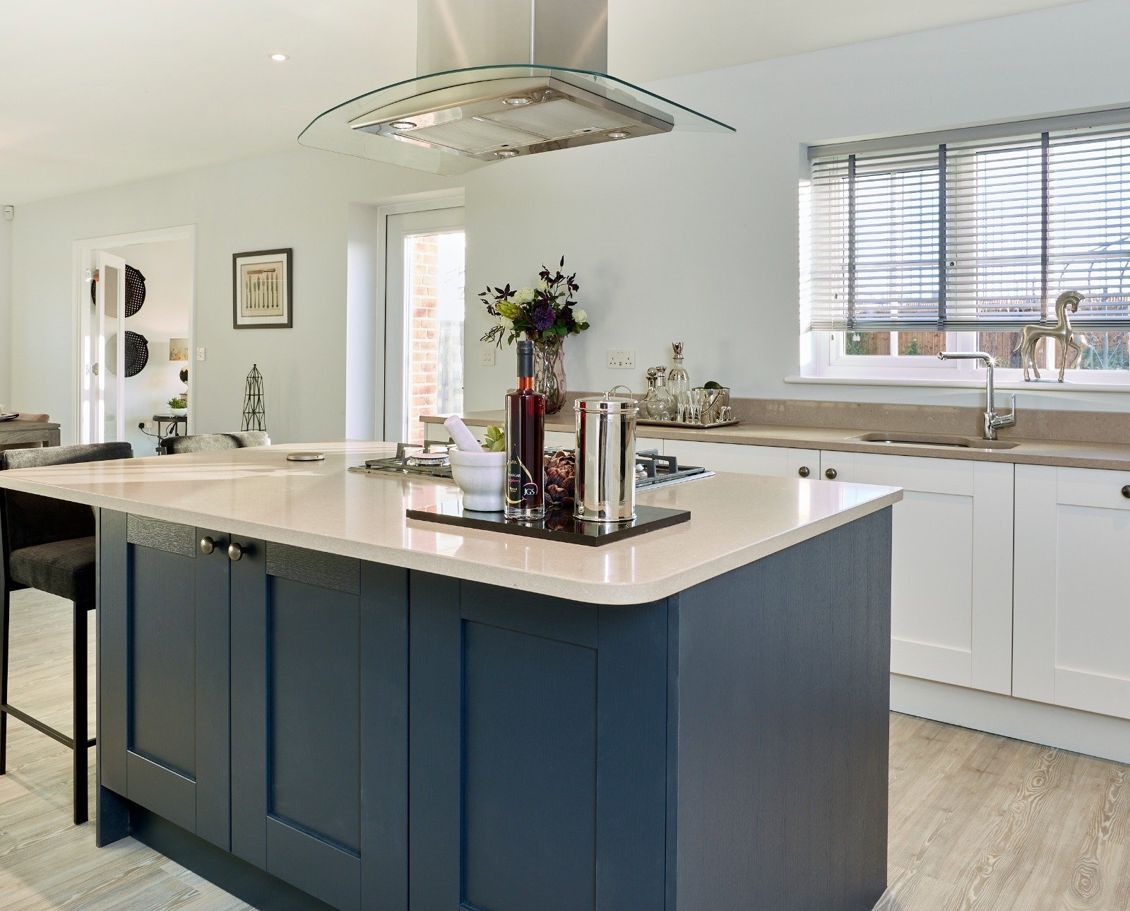 Caesarstone-Kitchen-Worktops-and-Countertops-Egham